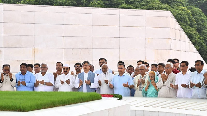 জিয়ার সমাধিতে তারেক রহমান,প্রতিষ্ঠাবার্ষিকীতে শ্রদ্ধা ও স্মরণ